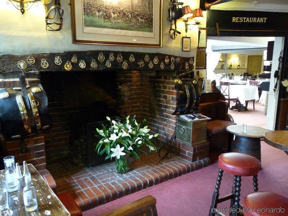Hotel The Running Horses Mickleham Restaurace fotografie