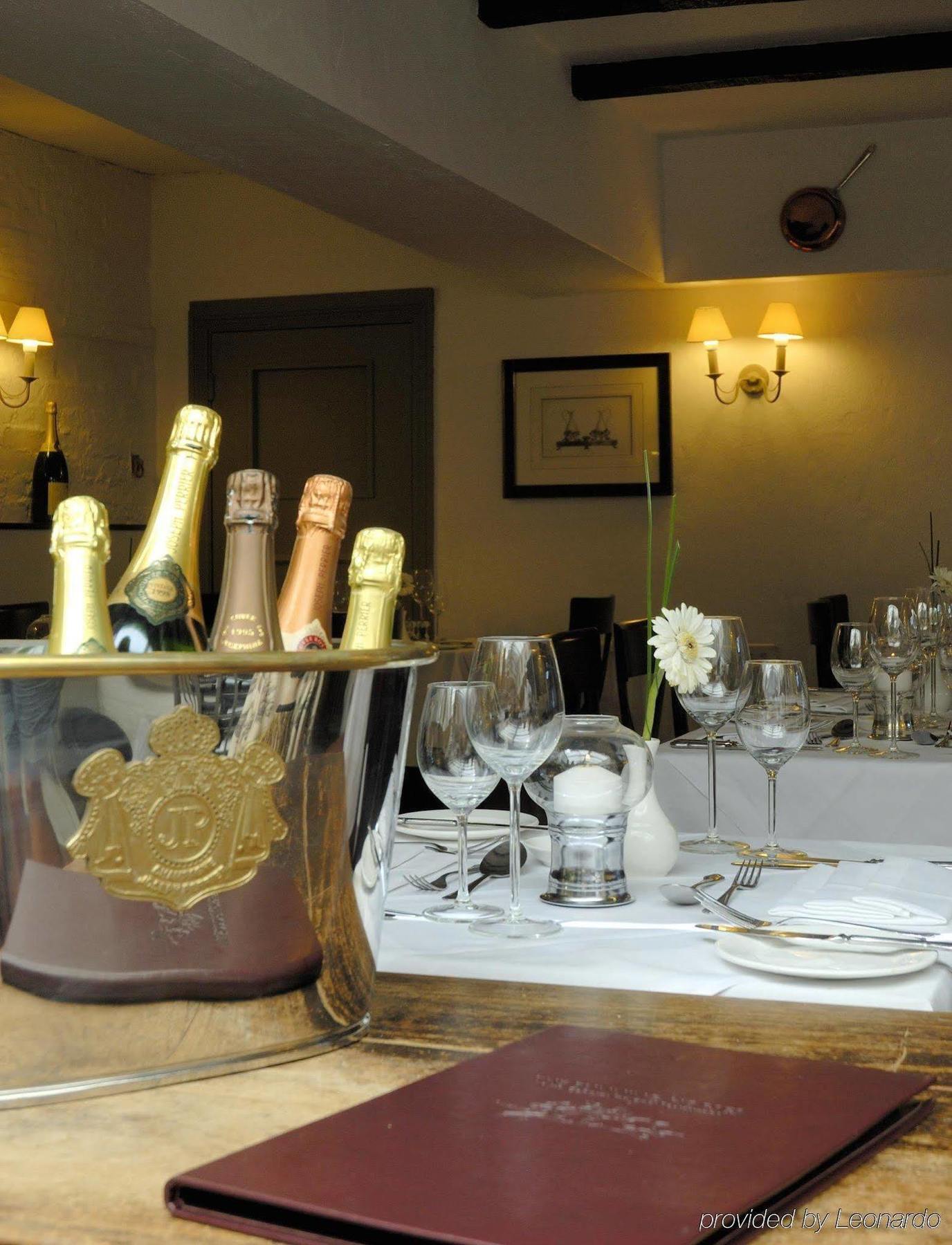 Hotel The Running Horses Mickleham Restaurace fotografie