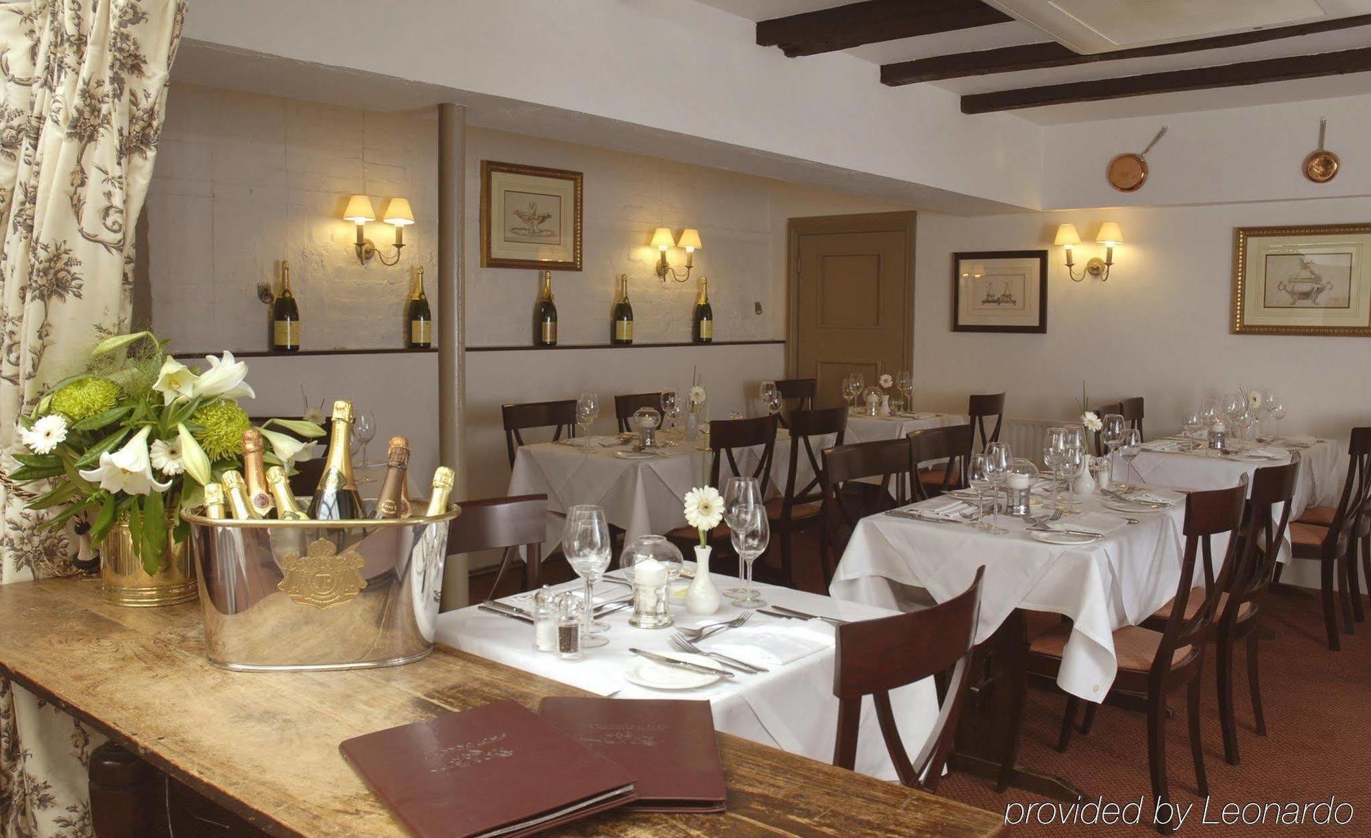Hotel The Running Horses Mickleham Restaurace fotografie